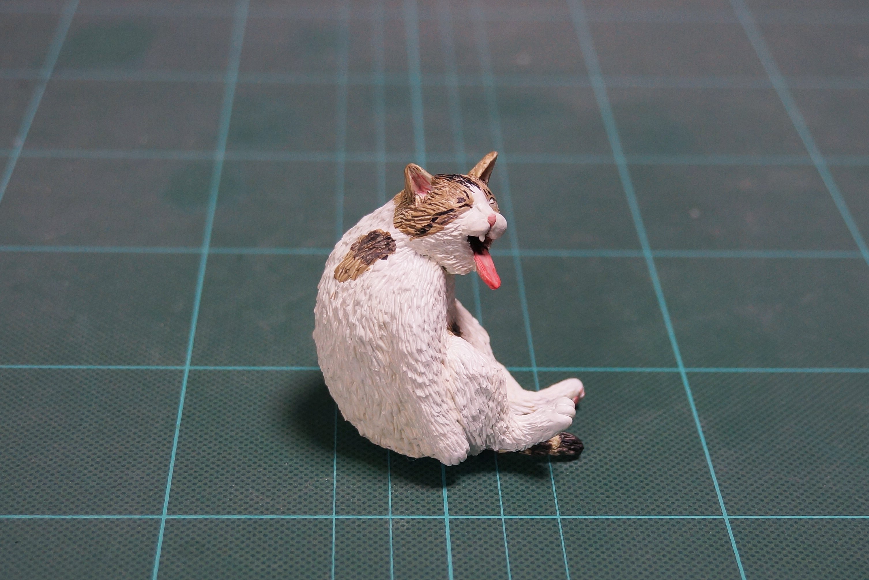 めーちっさい 最高に不細工な瞬間を激写された猫のフィギュア 普段あまりお酒は飲みませんが晩酌のお供にぴったりなフィギュアを作ってしまいました T Co jtlkqbgo Twitter