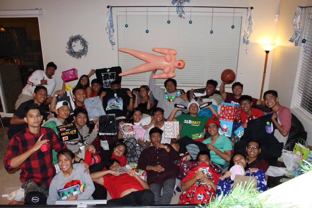 EforErmil's tweet photo. Friendmas 2016 ➡️ 2017 ➡️ 2018 ➡️ 2019 ❤️🎁 https://t.co/jCa2DUUZCy