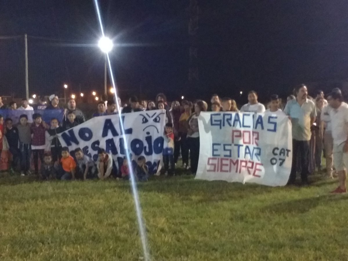 PellegriniJesi's tweet photo. De sur a norte, los clubes de barrio nos muestran el camino. Mientras el Roque en el sur cierra un nuevo año, en barrio Rucci acompañamos al Club Amistad y Progreso en su lucha contra el desalojo y la continuidad de este espacio que abraza a muchisimos niños #NiUnClubMenos https://t.co/mm6zOc7J6v