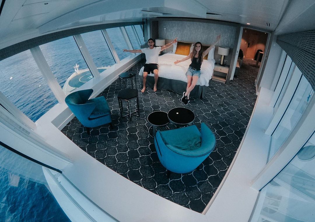 CarlosPenaVBR's tweet photo. (+)
UM MINUTO DE SILÊNCIO PARA APRECIAR A SUÍTE DELES NO CRUZEIRO! 😍😱

Como eles são parceiros da Royal Caribbean, cada vez que eles fazem uma viagem eles ficam em um quarto novo e exclusivo! 🧐
-
#Carlexa #OasisOfTheSeas #CarlosPenaVega #AlexaPenaVega #RoyalCaribbean https://t.co/5JtPc4cwMf