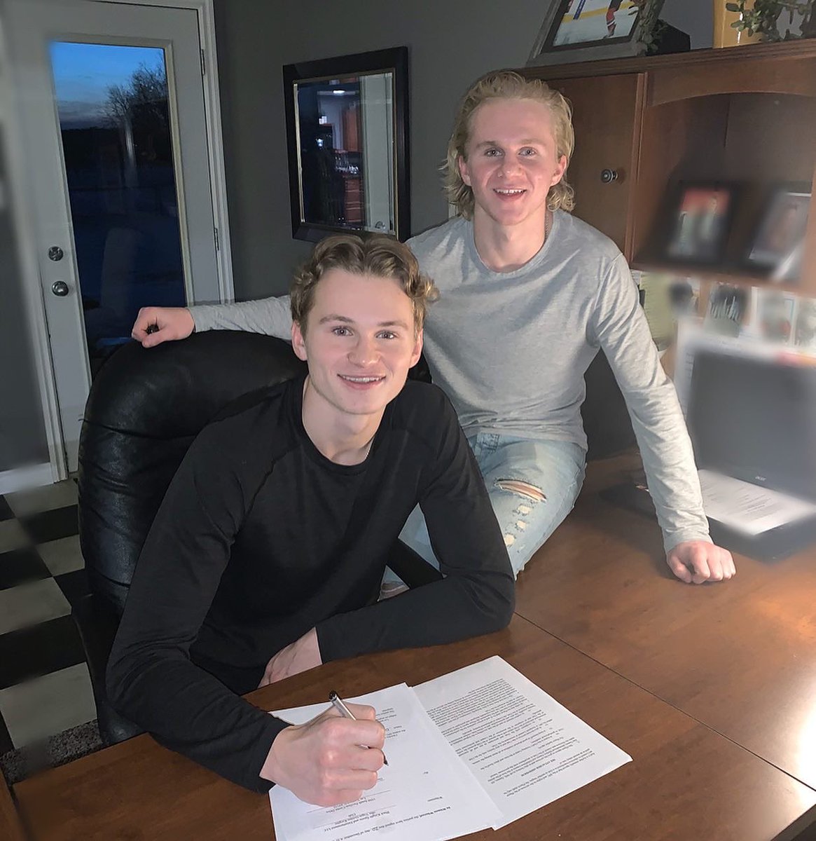 Dream come true signing my first NHL contract with the <a href="/GoldenKnights/">Vegas Golden Knights</a> can’t thank everyone enough for all the support! You’re next <a href="/Korzy19/">Ryder Korczak</a>