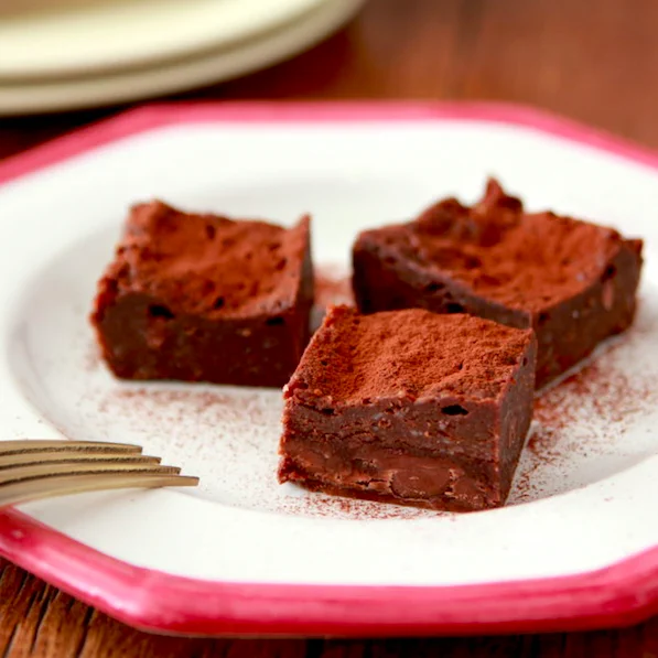 クリスマスのデザートにも丁度良さそう！レンジで作れる「濃厚生ガトーショコラ」のレシピ！