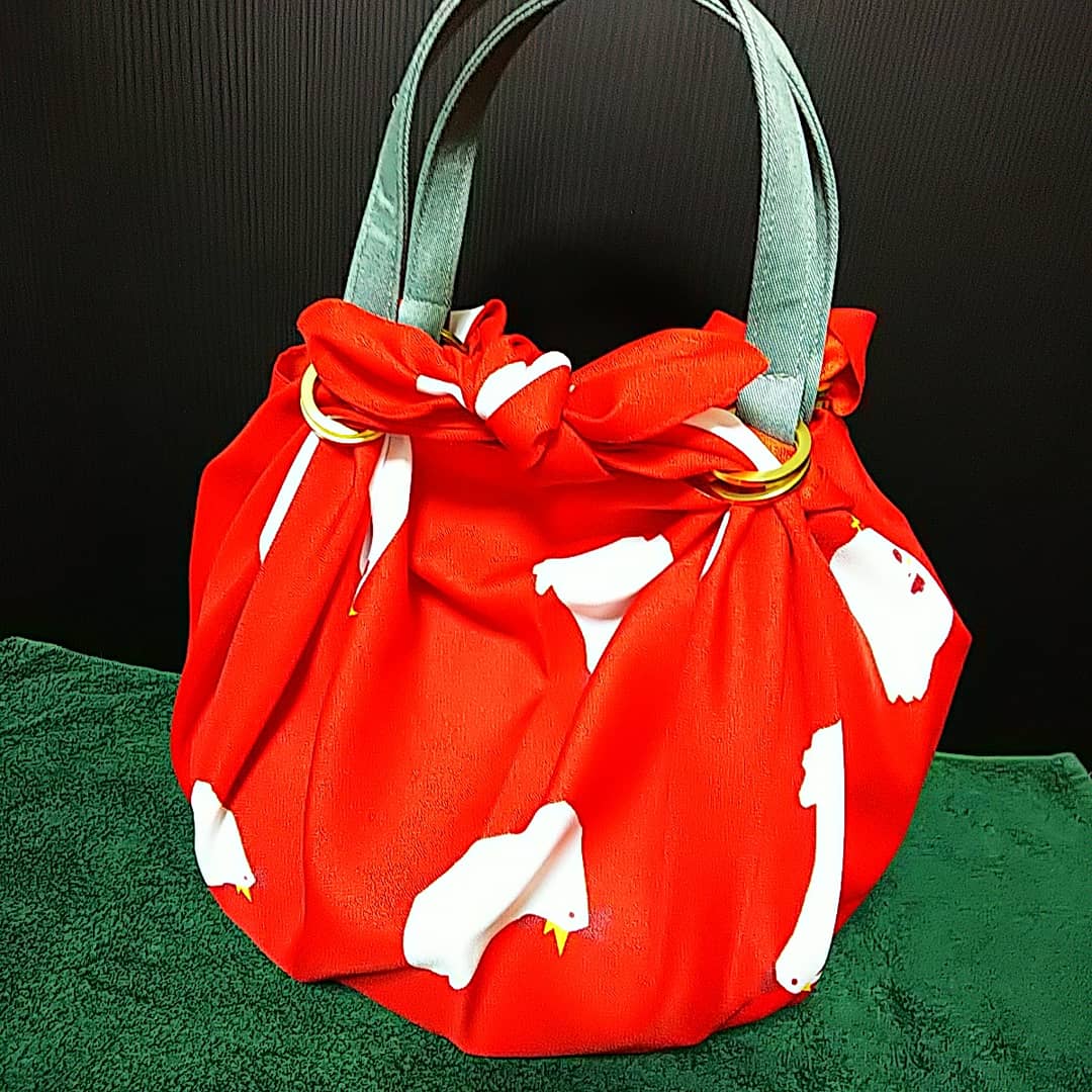 風呂敷文化研究家 つつみ純子 در توییتر 今日の拙ブログは ふろしきぶるバッグmを虎屋干支風呂敷で着せ替え クリスマスにぴったり可愛い と人気者 風呂敷ブログ継続3851日目 T Co Ugqodhsvyn クリスマスカラー ふろしきぶるバッグ 着せ替え 虎屋 干支