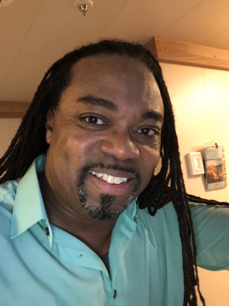 MiggysWorld_'s tweet photo. Last show of 2019 on #CrownPrincess Praying that in 2020 God takes me to a higher level in my comedy and creativity #StandUpComedy #CruiseShipLife #PublishedAuthor #BelieverInChrist #MotivationSpeaker #CleanComedian #Actor #Musician #WorldTraveler https://t.co/gFZsGkEDYo
