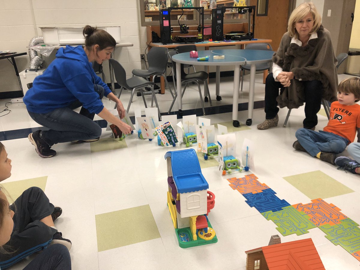 perezpals's tweet photo. The amazing Botley parade! All kindergarten students coded their robots to parade down Main Street to display their holiday traditions! @StonyBrookES @hvrsd_STEM @LRUK #studentsgrowhere #HourofCode2019 https://t.co/2gBjW737JQ