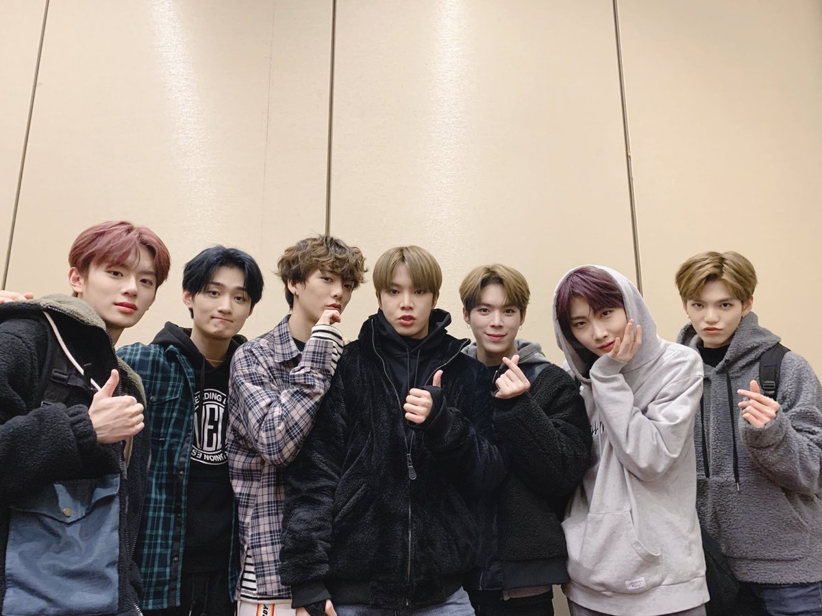 the_verivery's tweet photo. [📸] #VERIVERY 
@ Toronto, Canada

캐나다에서의 모든 일정 마무리❣
베러들의 응원 덕분에
넘나도 꿈같은 시간이었어요🌜
우리 또 만나요~😍🥰😘

#베리베리 #VRVR 
#CANADA #TORONTO
#FACE_it #FACE_ME #20200107_6PM https://t.co/ZpCctuH9dx