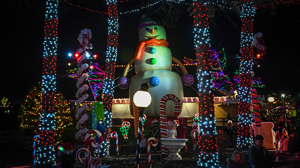 worldsoffun's tweet photo. Only eight more nights of holiday joy that's larger than life. #WinterFestKC https://t.co/0G4Z1zlv3x