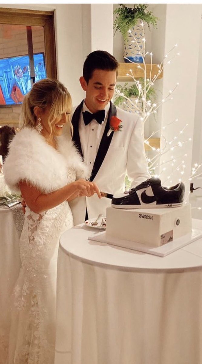 lowery_als's tweet photo. If this isn’t @AlexFra03197062’s future wedding cake I don’t know what is https://t.co/vScvYwnfJm