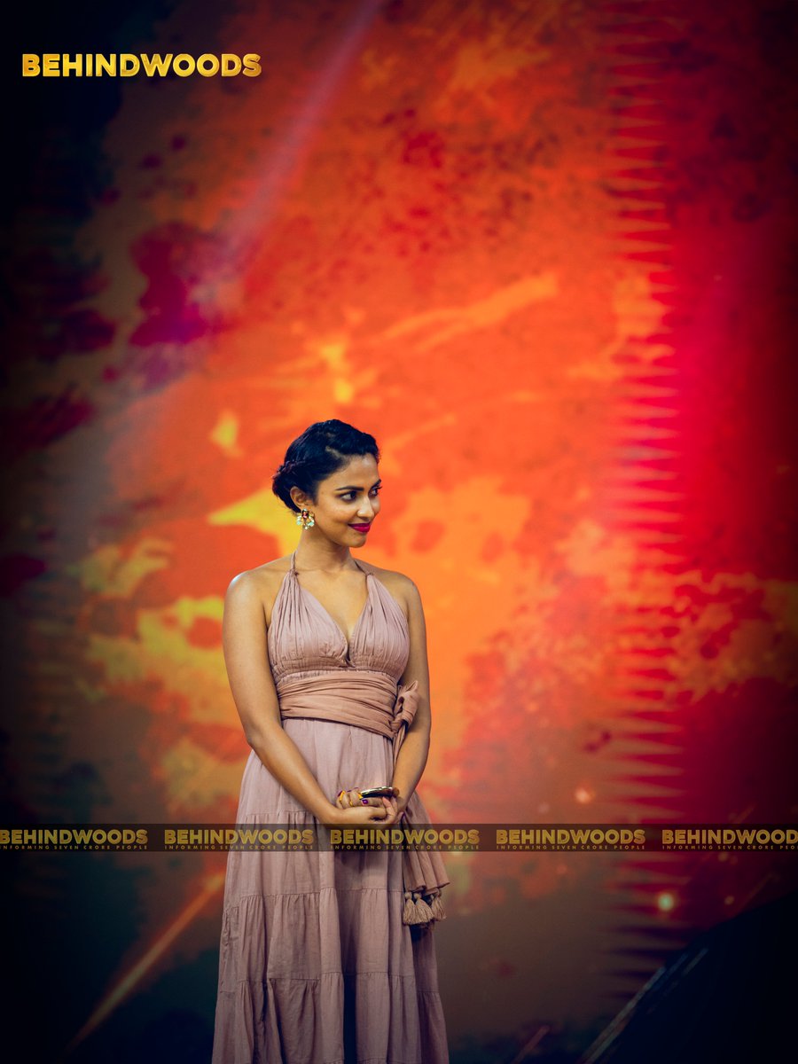 behindwoods's tweet photo. Memorable Wallpaper moments at 7th #BehindwoodsGoldMedals2019 

@Siva_Kartikeyan @iYogiBabu @Amala_ams #Tharshan @ATitanStudio #BGM7 https://t.co/qDJ0EIRM51
