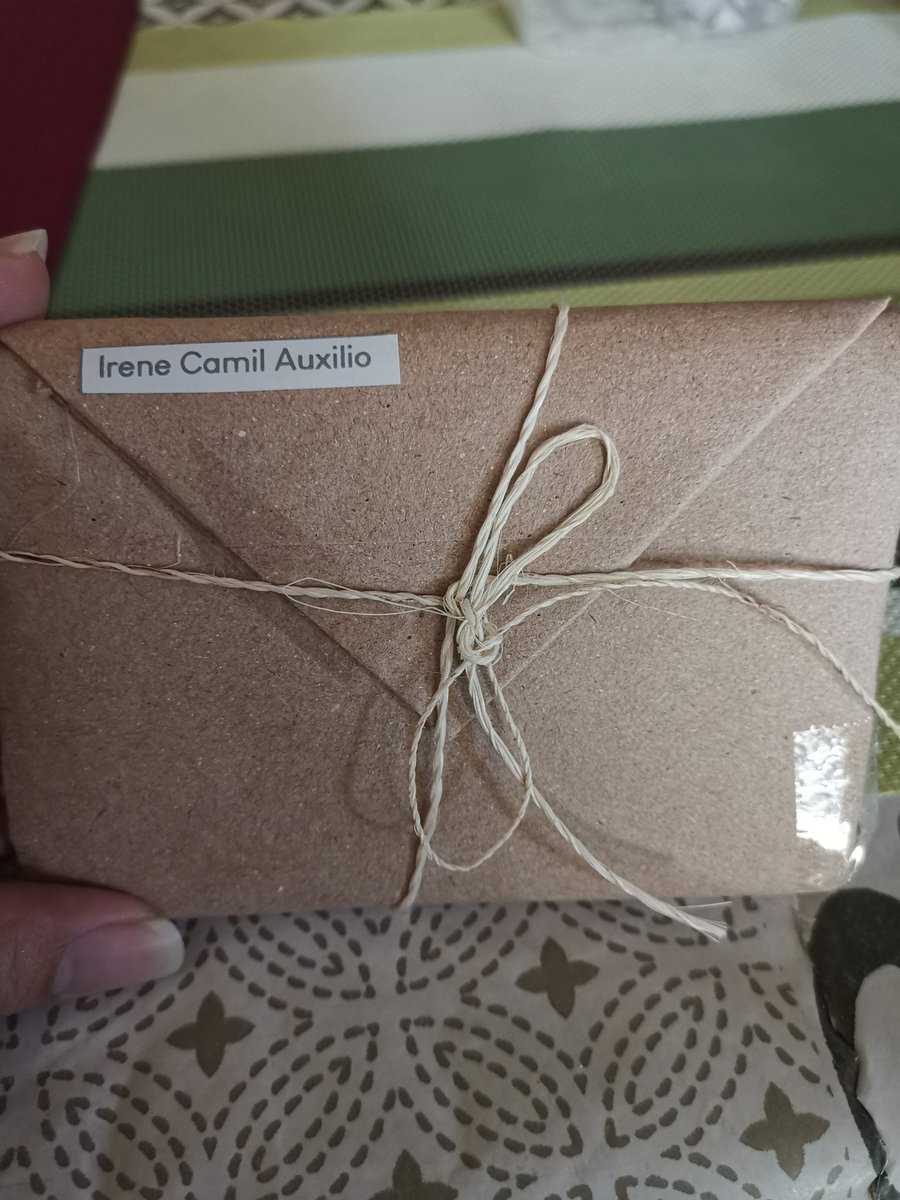 yeppeun_camsss's tweet photo. @universusph nothing is happier when it comes unexpected. They arrived!! OMG! Thank you for this. Can't wait to use it tomorrow morning! ❤️ https://t.co/52RqeKs5Zr