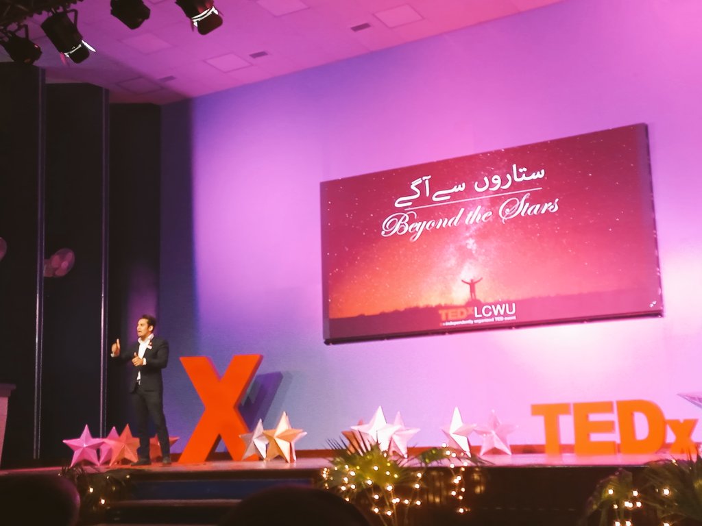 TEDxLCWU's tweet photo. The young and energetic Momin Saqib was our last speaker of the day who emphasized on how diversity of mindsets is essential and can be utilized for the progress of the nation! 

#TEDxLCWU #21stDecember2019 #BeyondTheStars https://t.co/bbJWLB6otb https://t.co/qZiAeQ0ED5