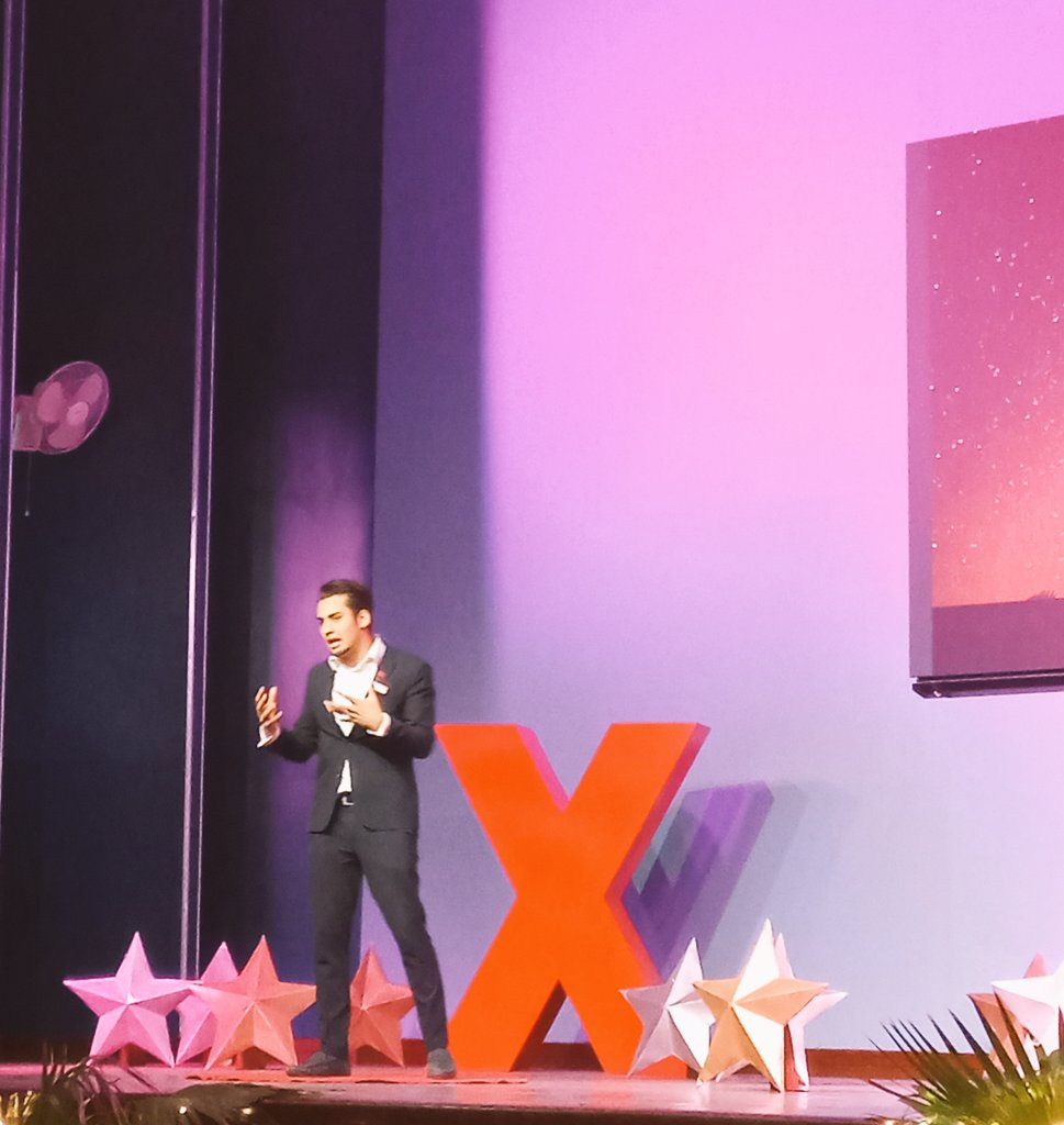 TEDxLCWU's tweet photo. The young and energetic Momin Saqib was our last speaker of the day who emphasized on how diversity of mindsets is essential and can be utilized for the progress of the nation! 

#TEDxLCWU #21stDecember2019 #BeyondTheStars https://t.co/bbJWLB6otb https://t.co/qZiAeQ0ED5