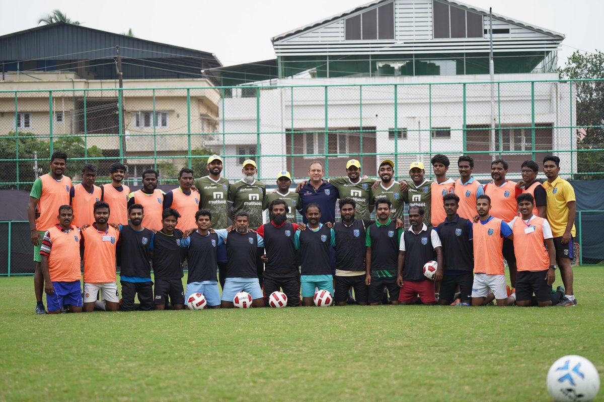 KeralaBlasters's tweet image. An eventful 2 days come to a close at the Coach's Development Program here in Kochi. 
The second day saw the coaches get involved in an on-field session to test their learnings and capabilities which were closely monitored by Mario Marinica. ⚽
#KeralaBlasters #YoungBlasters