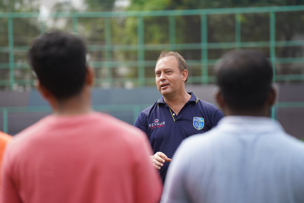 KeralaBlasters's tweet image. An eventful 2 days come to a close at the Coach's Development Program here in Kochi. 
The second day saw the coaches get involved in an on-field session to test their learnings and capabilities which were closely monitored by Mario Marinica. ⚽
#KeralaBlasters #YoungBlasters