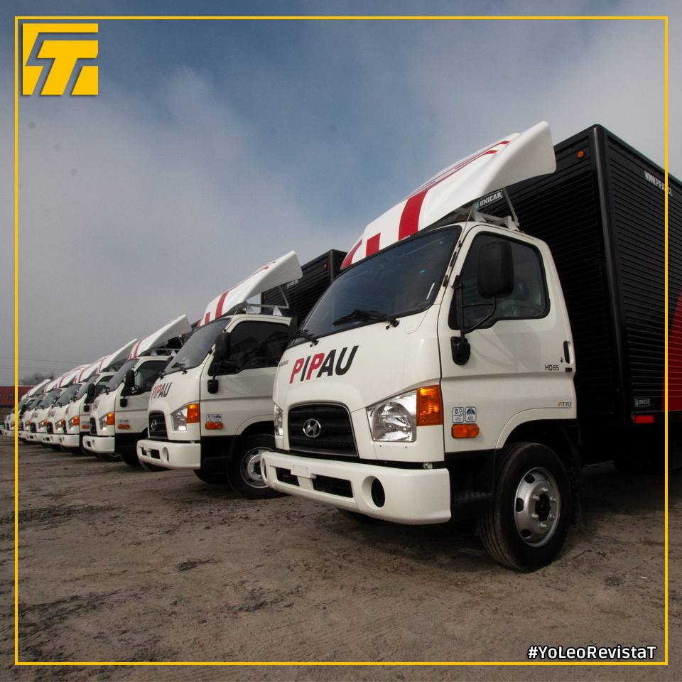 RevistaTChile's tweet photo. Te invitamos a conocer la nota con Rodrigo Ahumada de Transportes Pipau en:
https://t.co/LW4XkcVNo3

#suscríbete en 👉https://t.co/sQG2LAQGeJ y recibe gratis nuestra edición T10 especial @fenatran 

#YoLeoRevistaT #Renaulttrucks #Pipau #Logística #Camiones #RevistaT #Salfa https://t.co/upL4VK0qGe