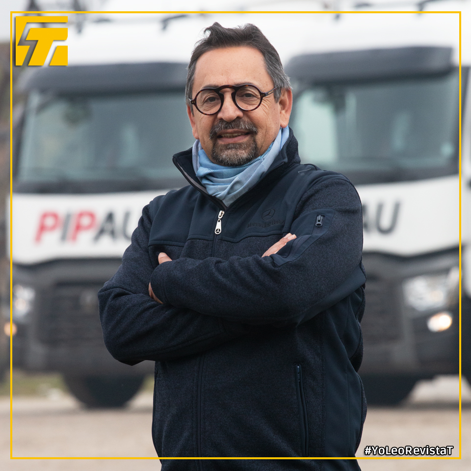 RevistaTChile's tweet photo. Te invitamos a conocer la nota con Rodrigo Ahumada de Transportes Pipau en:
https://t.co/LW4XkcVNo3

#suscríbete en 👉https://t.co/sQG2LAQGeJ y recibe gratis nuestra edición T10 especial @fenatran 

#YoLeoRevistaT #Renaulttrucks #Pipau #Logística #Camiones #RevistaT #Salfa https://t.co/upL4VK0qGe