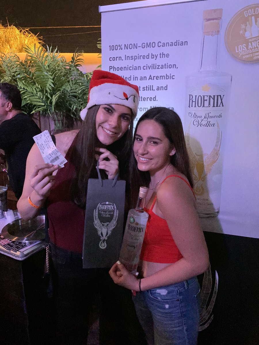 Y100MIAMI's tweet photo. Aren’t you glad you went out?? 😀😎👏🏽🥃🍻Congrats to Emily and Julia for scoring last minute #Y100JingleBall presented by @CapitalOne tickets courtesy of #PhoenixVodka! #Club100 https://t.co/Yg9d4jGDw2
