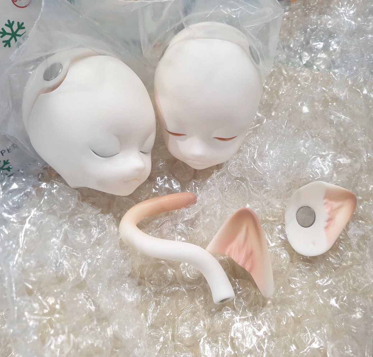 귀, 꼬리 파츠 도색과
커스텀 헤드 도색 작업입니다😊
수령 후에 사진을 보내주셨어요!
맡겨주셔서 감사합니다 ◡̈