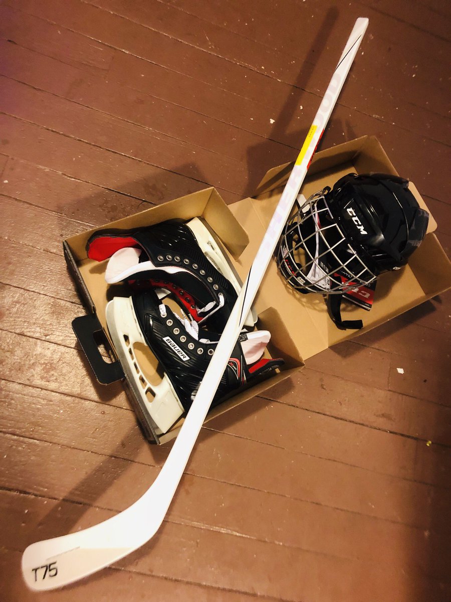 daniellerosegal's tweet photo. Got my sonβs present today π #CanadianParent #Hockey #MerryChrismas https://t.co/J26CvmH7DJ