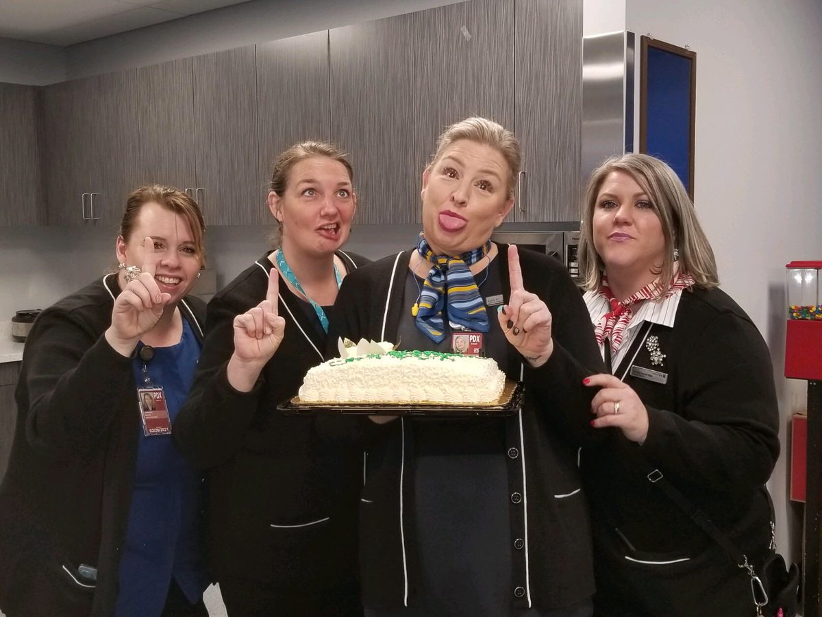 gokyo2016's tweet photo. Celebrating WINGPLAY winners!! Congrats PDX🎉🙌🏼💯‼️✈️ @weareunited @EdwardLightle #pdxcelebrations #winners #cakeandpizza #pdxcs https://t.co/I01asdTuRd