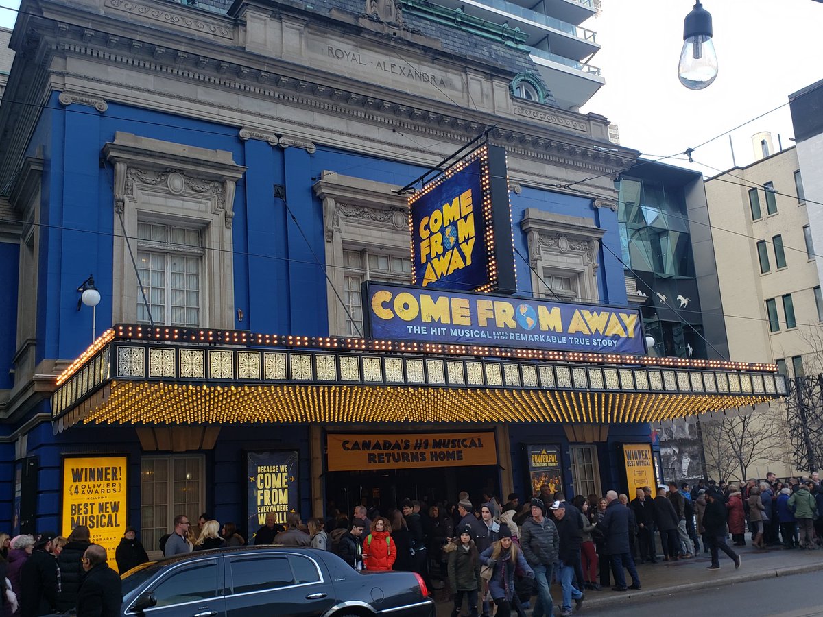 LisaKresky's tweet photo. Went for a stroll to see some street art based on the book I bought this week, then to see Come from Away, and then to watch Ross Petty's Lil' Red Robin Hood. That has all made for a great Saturday! #exploringToronto #theatre https://t.co/JYG5ZN6qWw