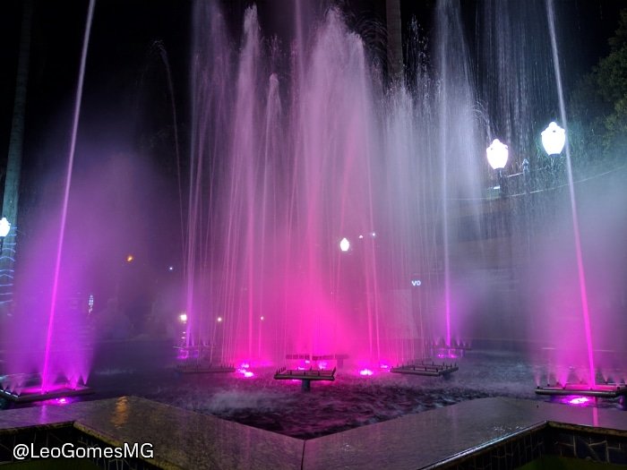 leogomesmg's tweet photo. Fonte luminosa na Praça Benedito Valadares #MutumMG #LeoGomesMG #Fotografia https://t.co/pDBwxVjdTG