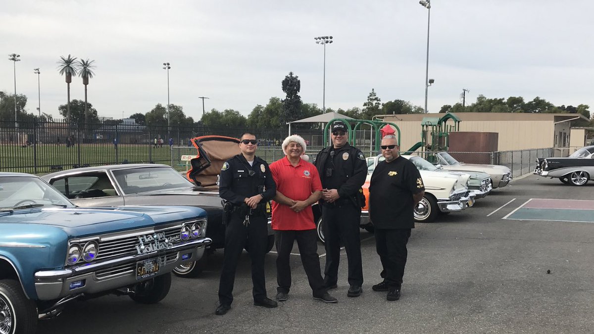 SAUSDPD's tweet photo. Today the United States Marines Toys For Tots program generously donated toys at Monte Vista Elementary school for the Townsend community. Senator Lou Correa and SAUSD PD attended the event. #marines #sausd #police #communitypolicing #holidays https://t.co/X6vVMVjr1M