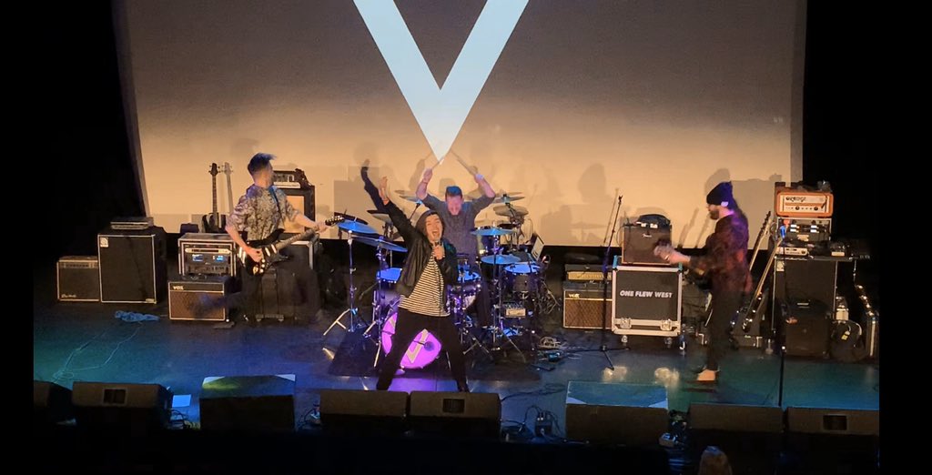 jawnrows's tweet photo. So dynamic! No insomnia after that! @vynyl @KTCLchannel933 #HTFTH https://t.co/F8gOjK36Ql