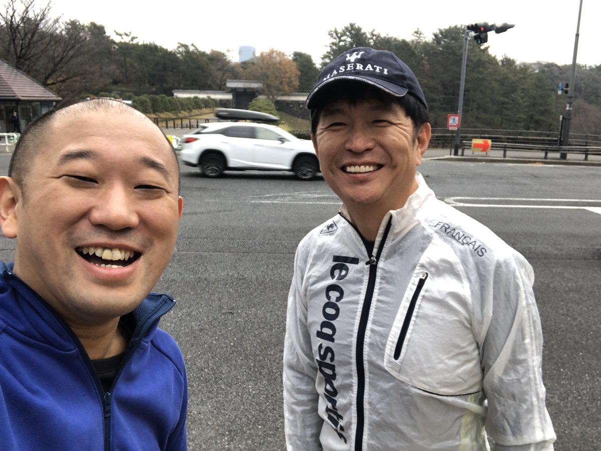 yoshikbiz's tweet photo. 共同創業者の安川さんと朝から経営ラン会議‼️
会議室でやるより走りながらの方がいいアイデアがでてきますね！
#ProfinanSS #経営会議 https://t.co/XeF1C3yLJ5