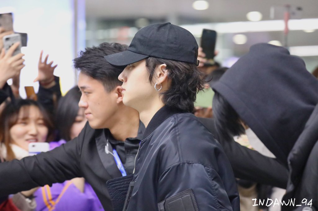 Pear9416922's tweet photo. 20191222 TAO Arrive ✊🏻 #제이비 #재범 https://t.co/1MaHPS7PeO