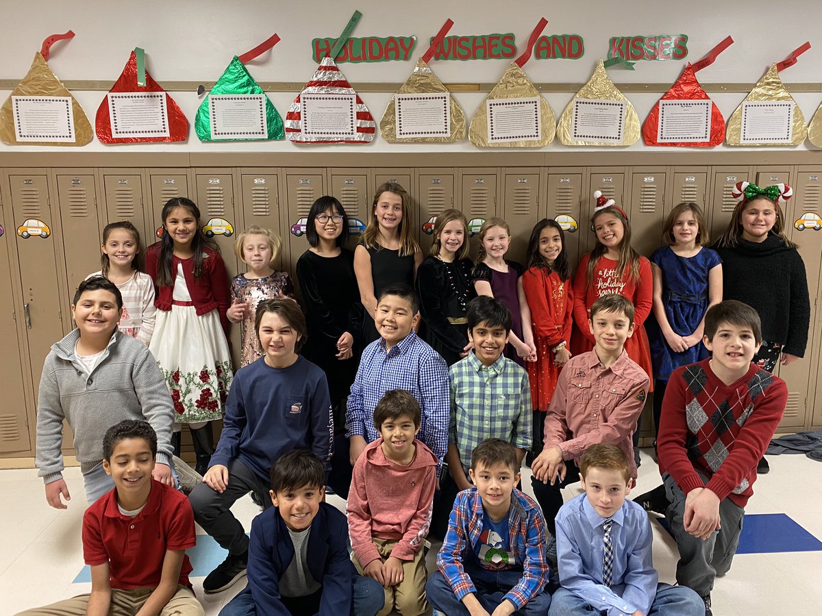 Holiday wishes and kisses from room 130! #engaged64 #d64smiles <a href="/FranklinD64/">FranklinD64</a>