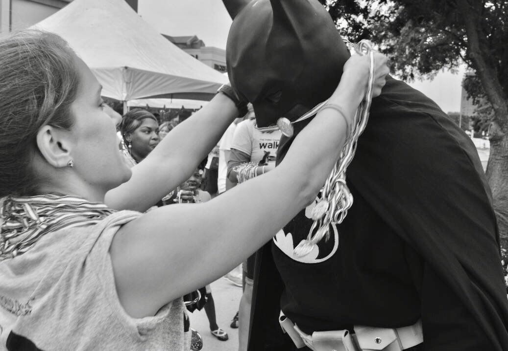 MMcGeeWriter's tweet photo. When Batman won a walk-a-thon.
.
#nabj #nahj #dfwhispanic #dallasexaminer #batman #dc #domesticviolence #photojournalism #cityphotography #streetphotography #familyshelter #charity #cosplay #walkamileinhershoes https://t.co/P2UVYaiALQ