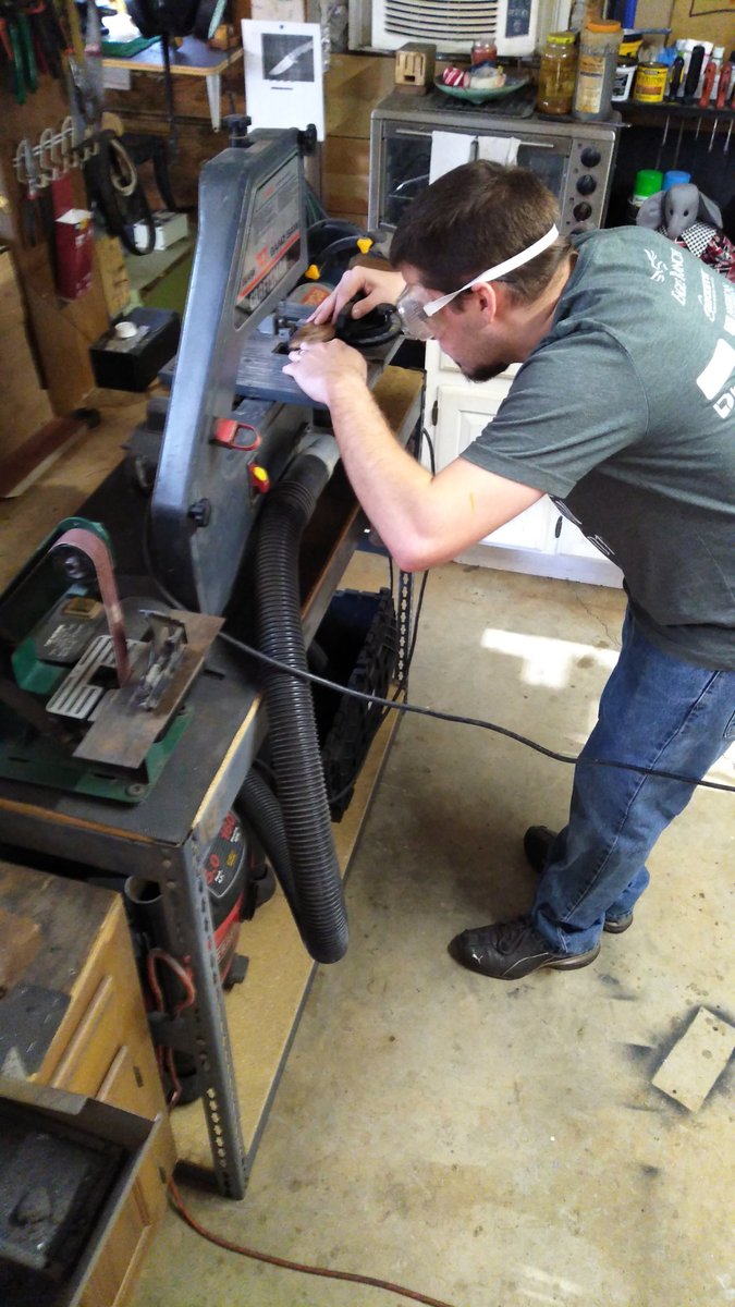 CustomDixie's tweet image. Saturday Workshop dixiecustomknives.com/2019/12/21/sat…