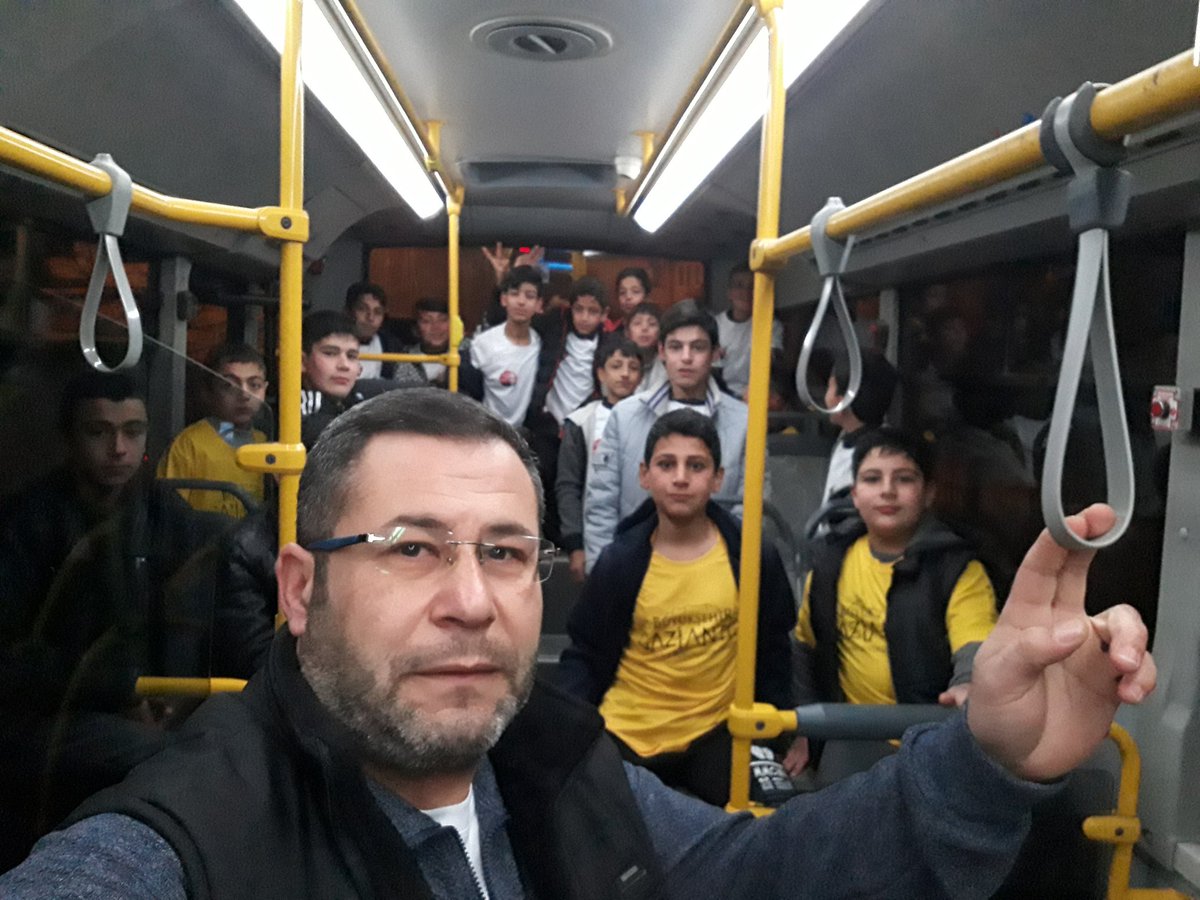 OzgurSaml's tweet photo. #Gazi koşusuna hazırız #Karacaburç İlk-orta okulu #Belediyemize çok teşekkürler #Ücretsiz servisle meydana geliyoruz# @gul_davut @yagcimehmet27 @FatmaSahin  @rfadiloglu https://t.co/sj9oucPY0y