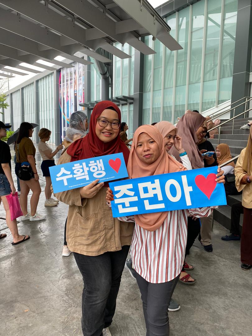 AinaMNoor's tweet photo. This year betul2 jumpa junmyeon stans jaaa. Banyak lagi yg x jumpa. Sbb kelam kabut. Next time kita set lain okay. Rinduuuu
@dayahsaid89 @CottonToegbaeg @Erni_Baekhyun75 @srhgalaksi @hanafuzi @frost99_water01 @myeontrash 

#EXplOrationInMY https://t.co/6kNe3hItaP