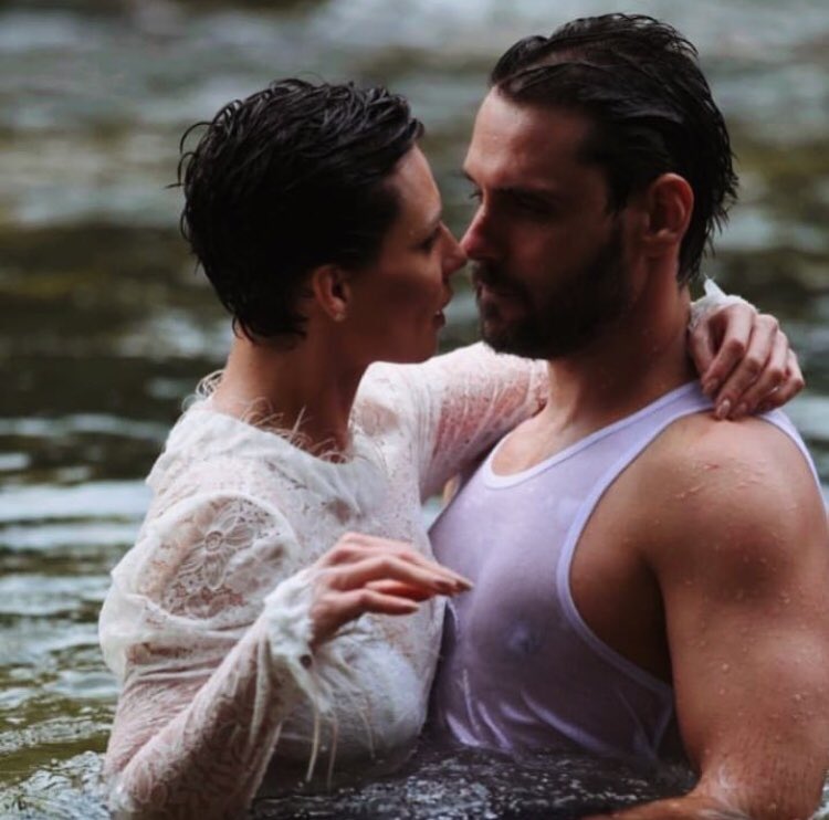 Valenti70847634's tweet photo. Só em pensar q esse casal ia virar uma família perfeita assim ainnn bate a sdd ✊🏻🥺💕 https://t.co/QDqHPGtybP