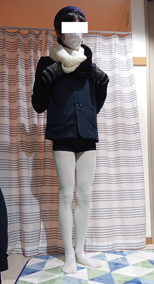 ハル 白タイツ Twitterissa 手袋とマフラーがなかったので白タイツ履いて近くの洋服店に買いに行ってきました お店のおばさまに お兄さんにはこれが似合う って白黒マフラー選んでもらいました ちょっと髪ボサボサになってるのは自転車で行ってきたせいです ｗ