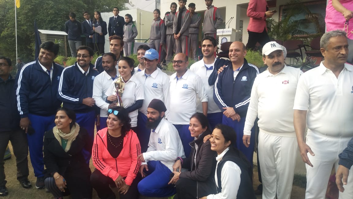 Mixed gender cricket teams frm #AhlconPublic #Ahlconintl slogged out in the middle Saturday- sunny-afternoon with all the right symbols, commentary, cheerleaders, team huddles,missed catches, hit wickets and run-out #KheloIndia #FitIndia welldone captains <a href="/y_sanjay/">Sanjay Yadav</a> <a href="/AhlconPublic1/">Dr. Deepak Raj Singh Bisht</a>
