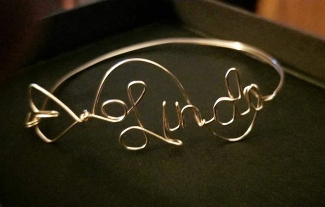 fombyf's tweet image. I made this hand turned wire name bracelet for one of my husband's coworkers.  It has been a while since I have done any wire wrapped jewelry.

#wirename #jewelry #jewelrydesigner #wirebracelet #handmadejewelry #handmade #craftedwithlove ift.tt/392Z3je