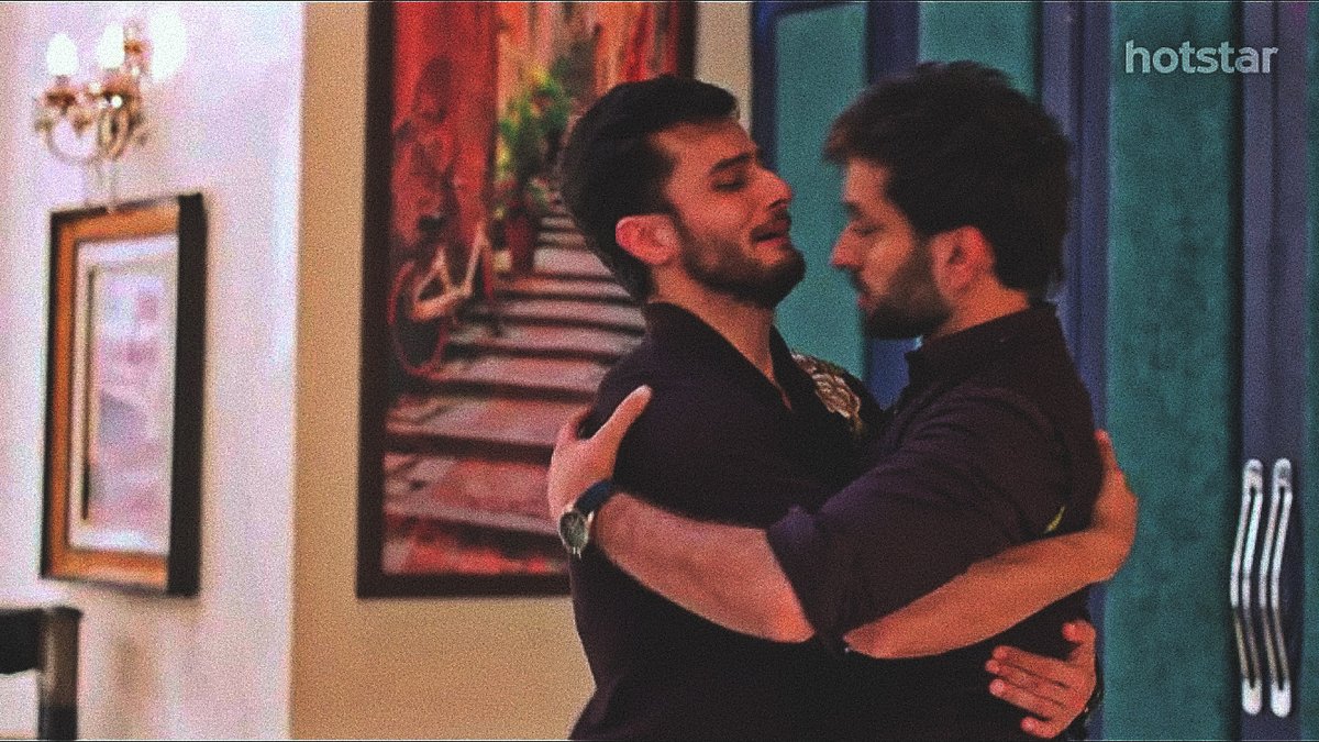Merna__aa's tweet photo. "Bhaiyaa kya apko main hug kr skta hu "
" kyuu "
" kyuki mujhe aisa lg rha h mujhe naya jeevan mila h"
😂😂😂

#ShivRu #NakuulMehta https://t.co/sOQNqJDNlz