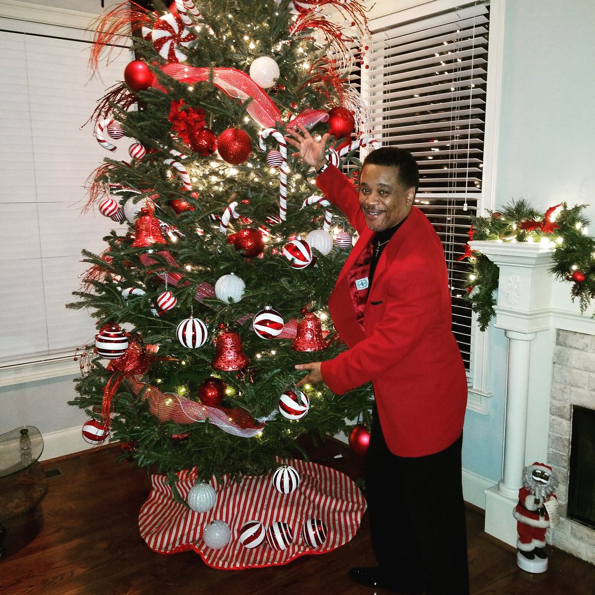 LjRooo's tweet photo. MERRY CHRISTMAS and HAPPY HOLIDAYS to all.
#itsthattimeofyear #alliwantforchristmasisyou
#enjoytheseason #christmas2019 https://t.co/MQ48Ds0U3K
