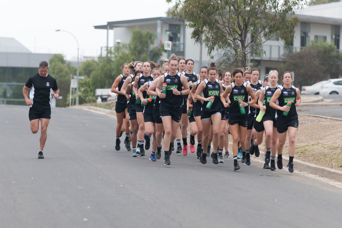 AustralianArmy's tweet photo. Yesterday, #OurPeople from the 4th/19th Prince of Wales Light Horse Regiment hosted the @CollingwoodAFLW team at Simpson Barracks, Watsonia VIC. Players participated in a range of performance development &amp; team building activities ensuring they are ready for the 2020 season. https://t.co/CaLzaRodIs