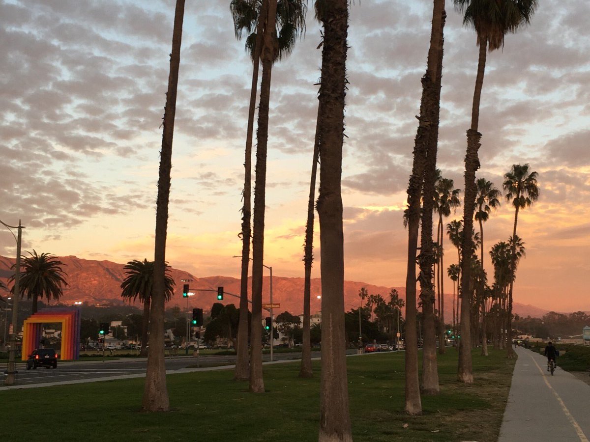ParadisRetreats's tweet photo. “A cloudy day or a little sunshine have as great an influence on many constitutions as the most recent blessings or misfortunes.”
-Joseph Addison
🌴 @grandwelcome 🌴
#ExploreSantaBarbara #PalmTreeViews #ILoveParadise #SeeSB #SantaBarbara #CloudyEvening #BookDirect https://t.co/mIXDB3mZnT