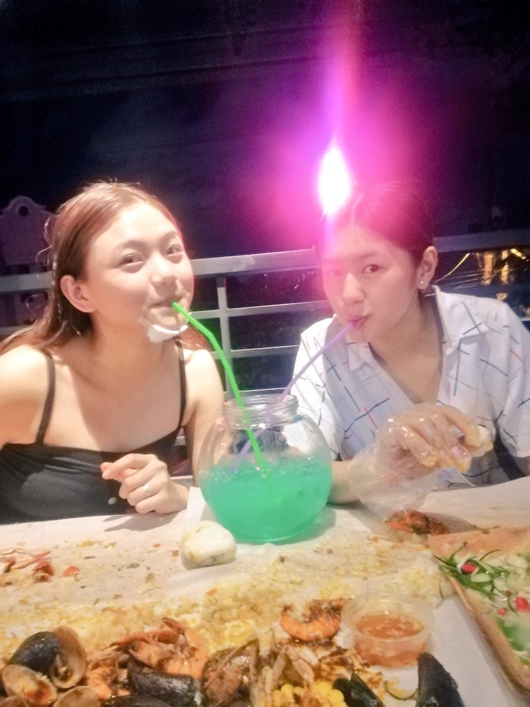 MataNgJelRi's tweet photo. Kayo pa rin ang bibi ko.. Bibi ko 😍💛💚

SOBRANG BESTFRIEND GOAL https://t.co/9ihsWoMtzL