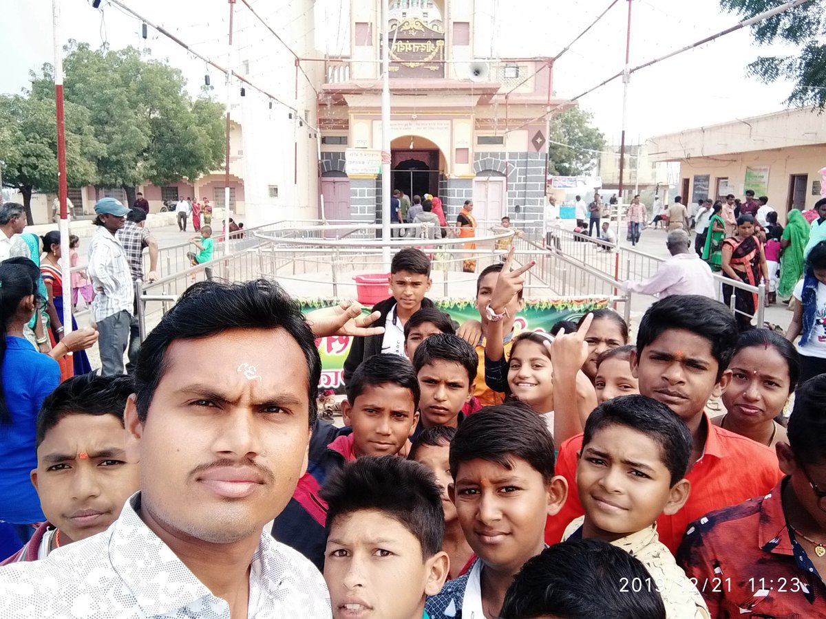 Bhushankhande1's tweet photo. just visiting some religious , natural , awesome place with my favourite students of my #dyanjyoti_class all students enjoyed seeing horse riding under favourable condition through #picnic movement #चेतक_फेस्टिवल #religeous #discipline https://t.co/BCsSI30OLl