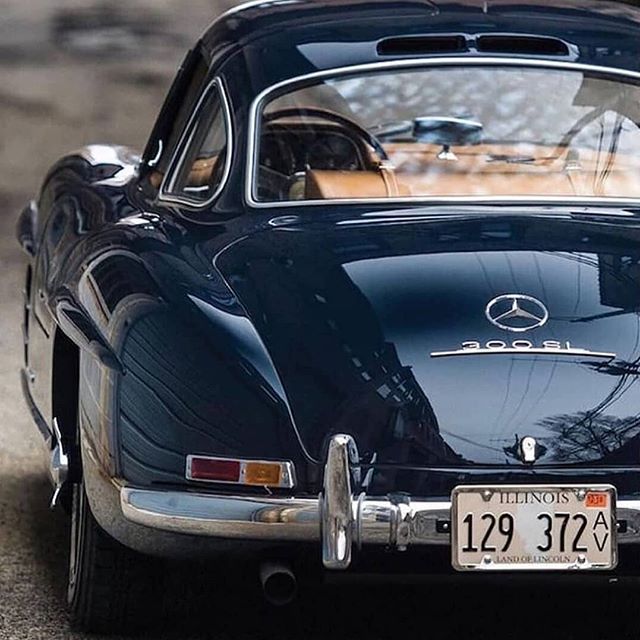 GetwithGET's tweet photo. Another beauty. 1950s #mercedesbenz Classy. ..
..
Cred dmarge #getwithget #gadgets #electronics #tech #newtech #techies #technology #techjunkies #bespoke #classiccars #mercedes #luxurycars #vintage #mensstyle https://t.co/67YcKZlL3S https://t.co/aZpzp9zwY2