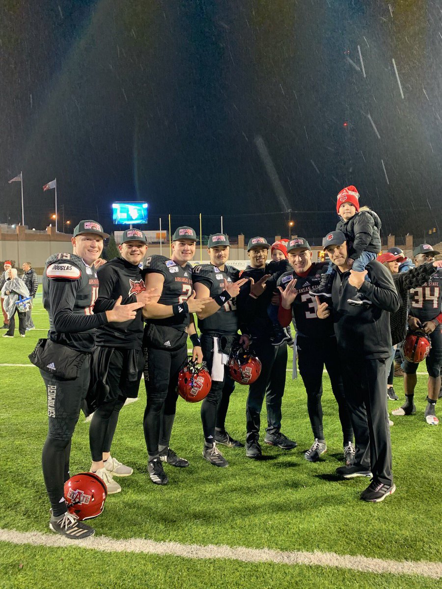 CoachHeck_'s tweet photo. What a great night to be a Red Wolf! #CamelliaBowlChamps #WolvesUp https://t.co/oW15JiC8N7