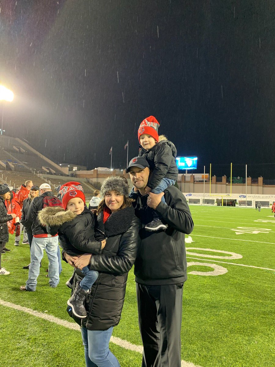 CoachHeck_'s tweet photo. What a great night to be a Red Wolf! #CamelliaBowlChamps #WolvesUp https://t.co/oW15JiC8N7