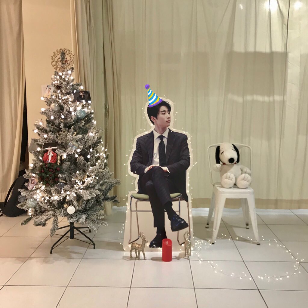 EdgeOfNight1224's tweet photo. 승우로 가득한 공간 만들어주셔서 감사합니다!
전시회 준비하시느라 고생 많으셨어요🥰

#승우의_아름다운_청춘_한_페이지
@_YouthDiary https://t.co/4bh9uWHAux