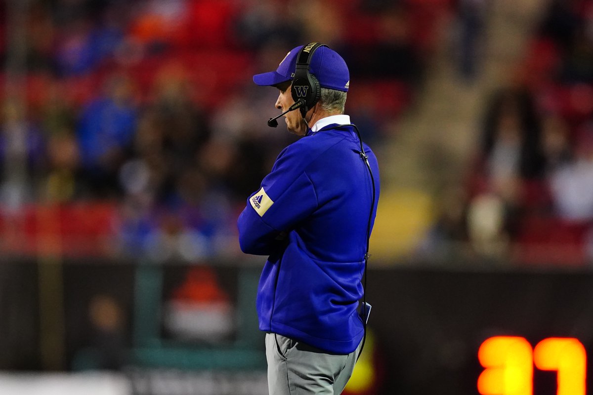 LasVegasBowl's tweet photo. He went out in style! The 1st coach to go 4-0 in @mitsucars Motors Las Vegas Bowl history. Congrats, @CoachPeteUW! @UW_Football #MMLVBowl https://t.co/Uyq9ZwotK8